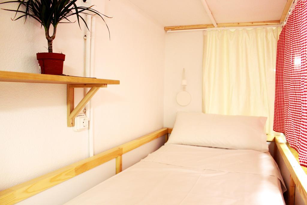 Bed 10-Bed Female Dormitory Room